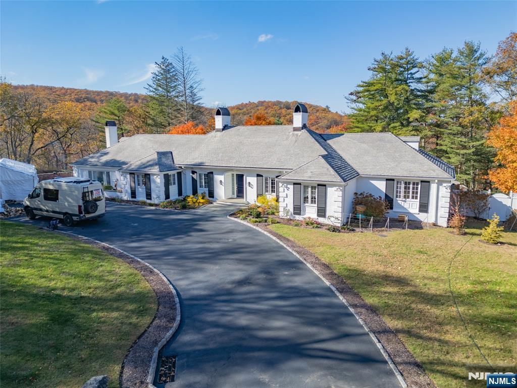 18 Pepperidge Tree Terrace