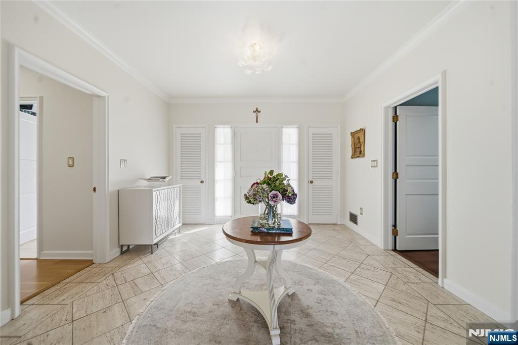 18 Pepperidge Tree Terrace