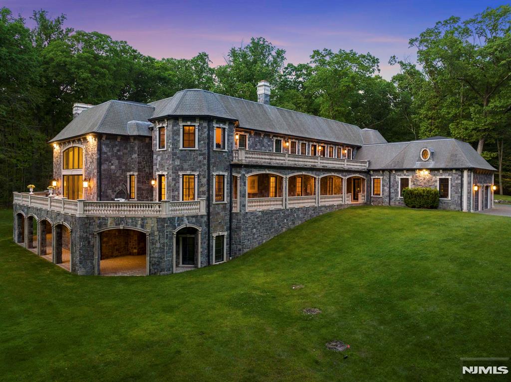 105 Chestnut Ridge Road