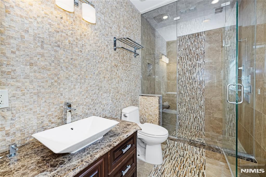 105 Chestnut Ridge Road