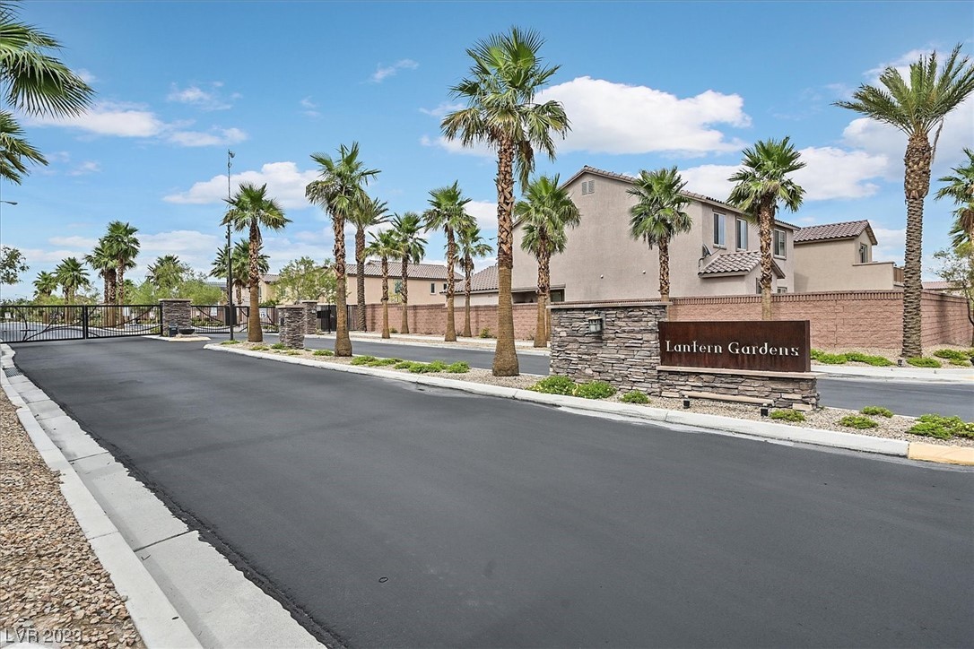 7292 White Bloom Avenue