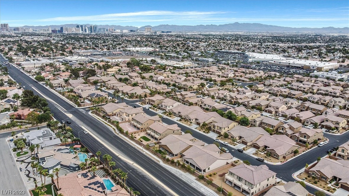 7292 White Bloom Avenue