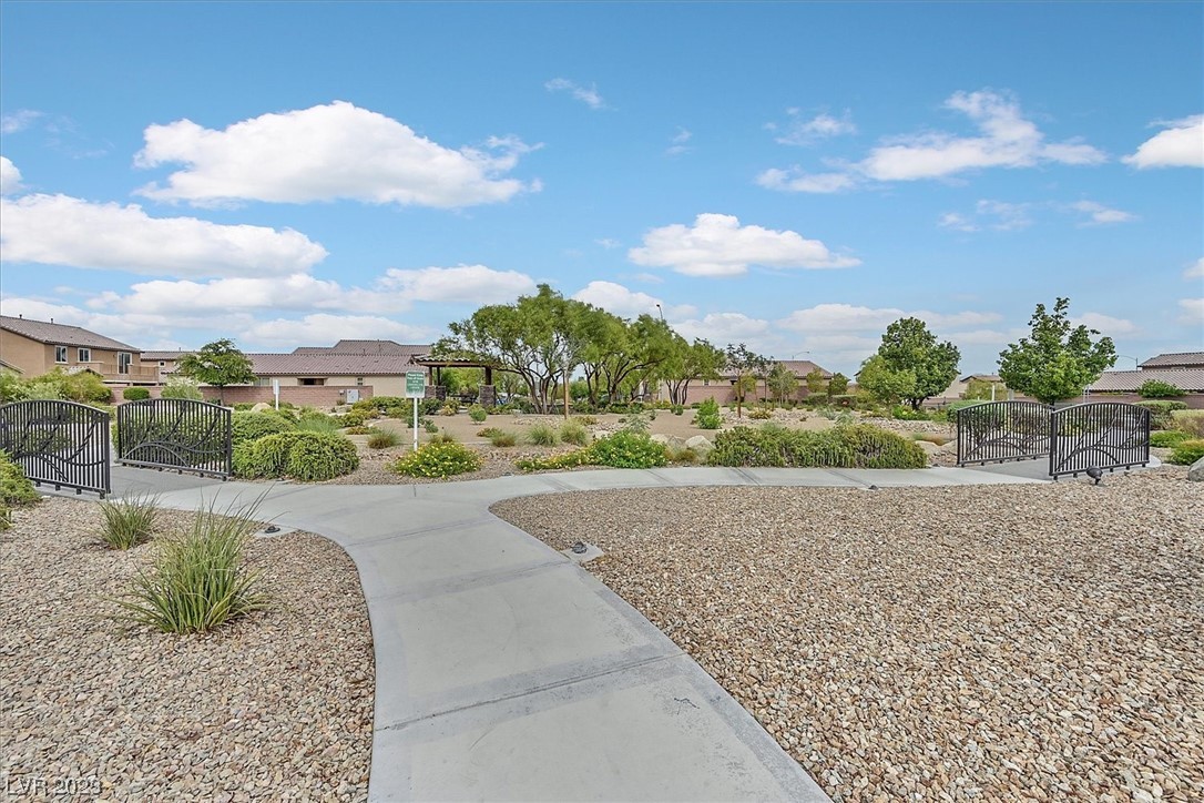 7292 White Bloom Avenue