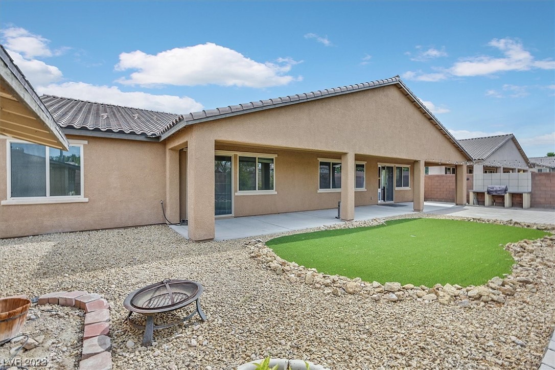 7292 White Bloom Avenue