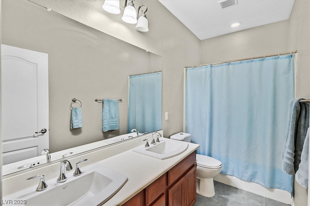 7292 White Bloom Avenue