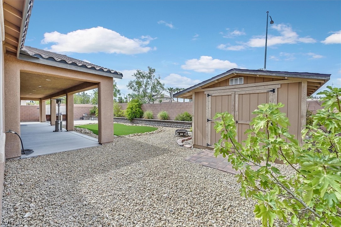 7292 White Bloom Avenue