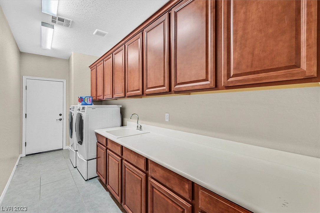 7292 White Bloom Avenue