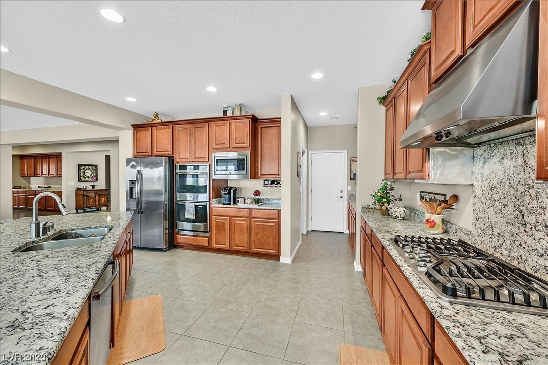 7292 White Bloom Avenue