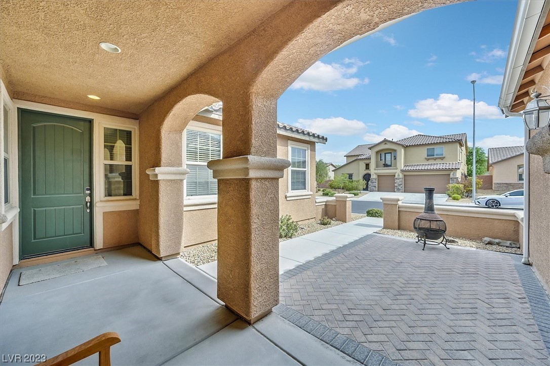 7292 White Bloom Avenue