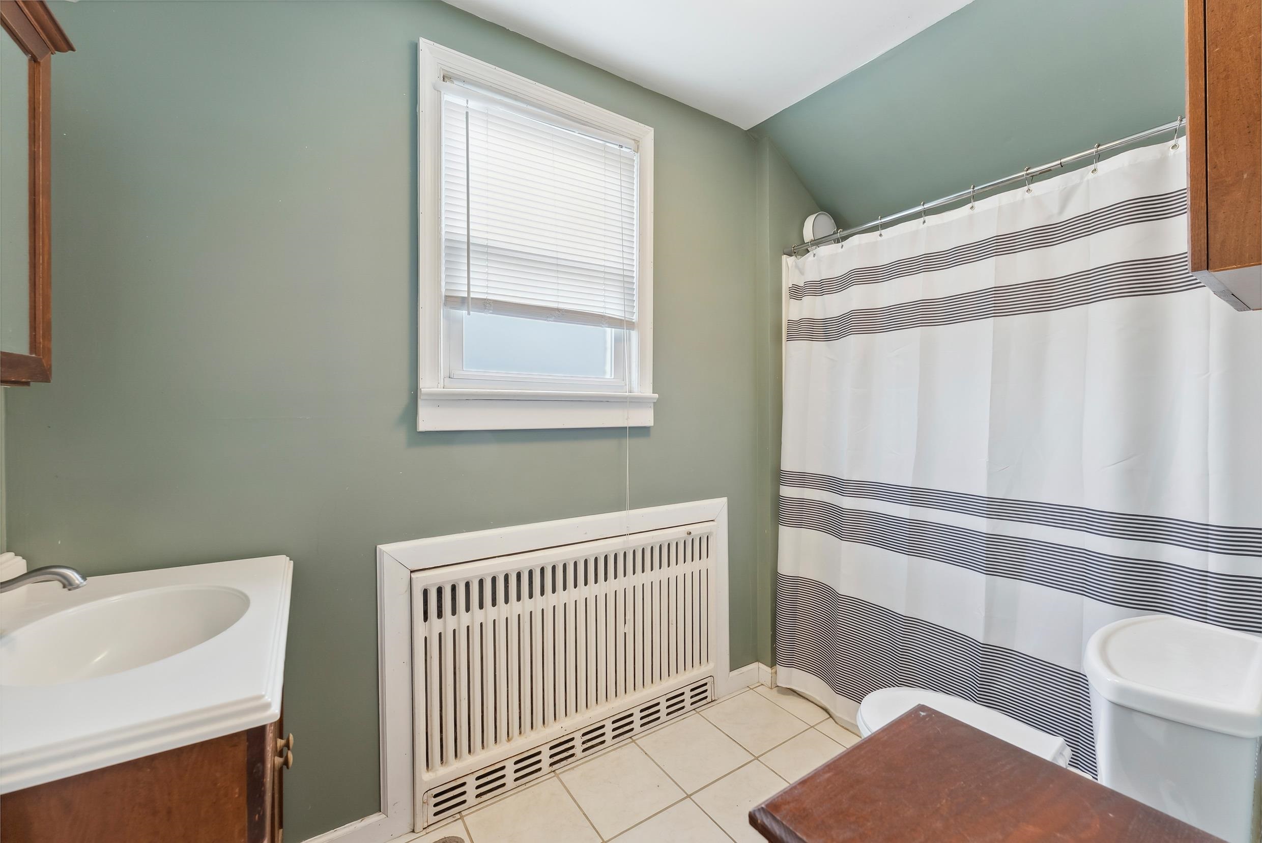 221 W 25th