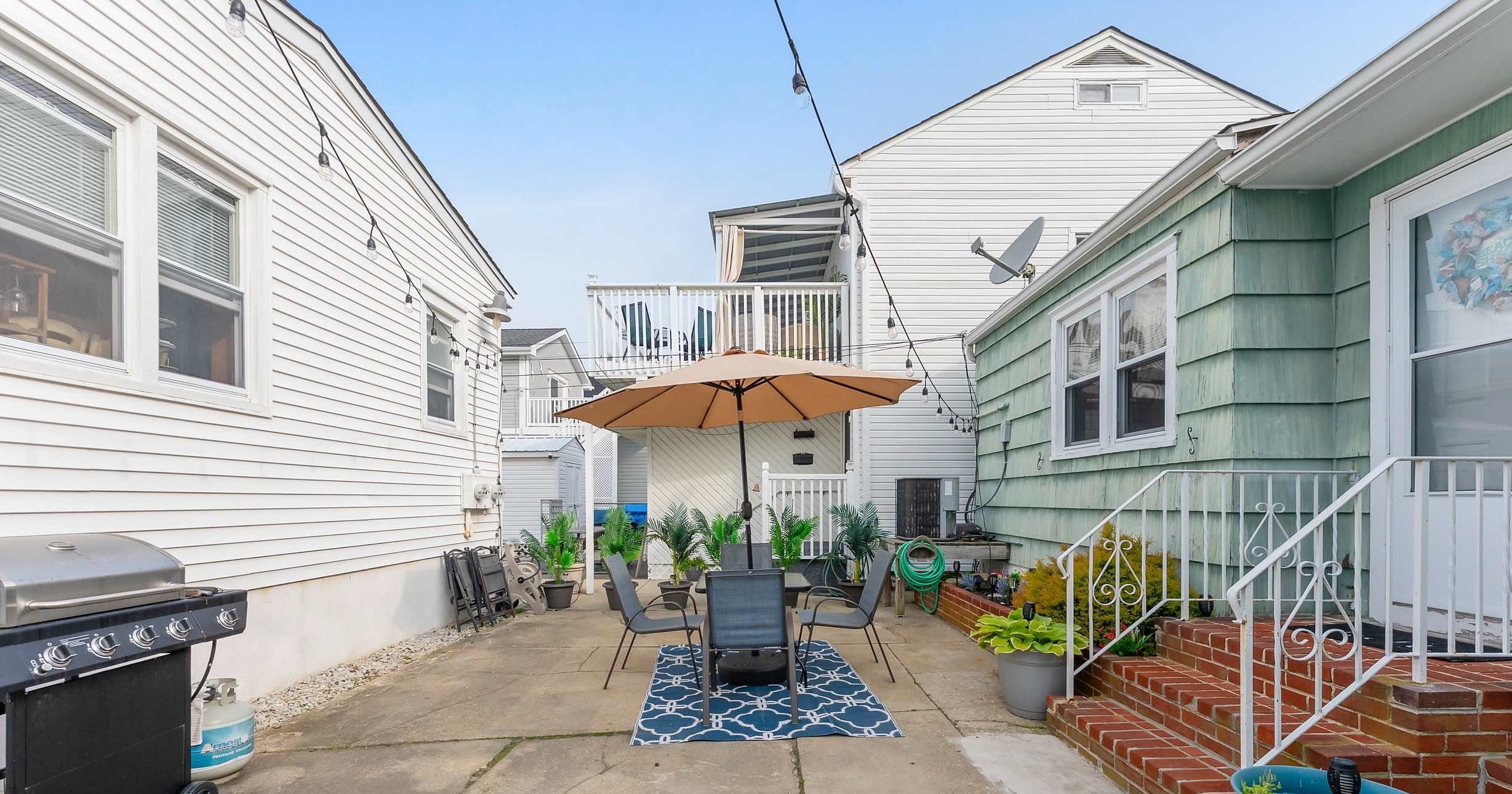 221 W 25th