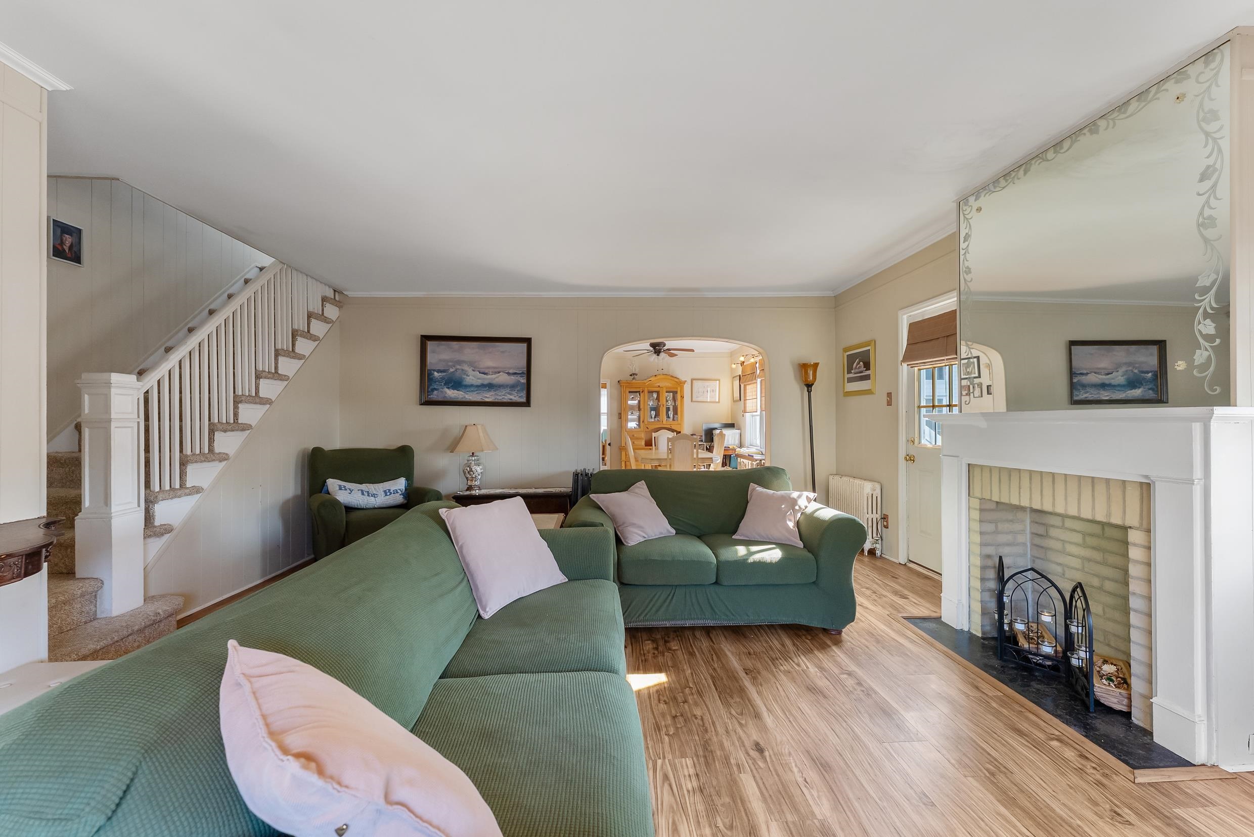 221 W 25th