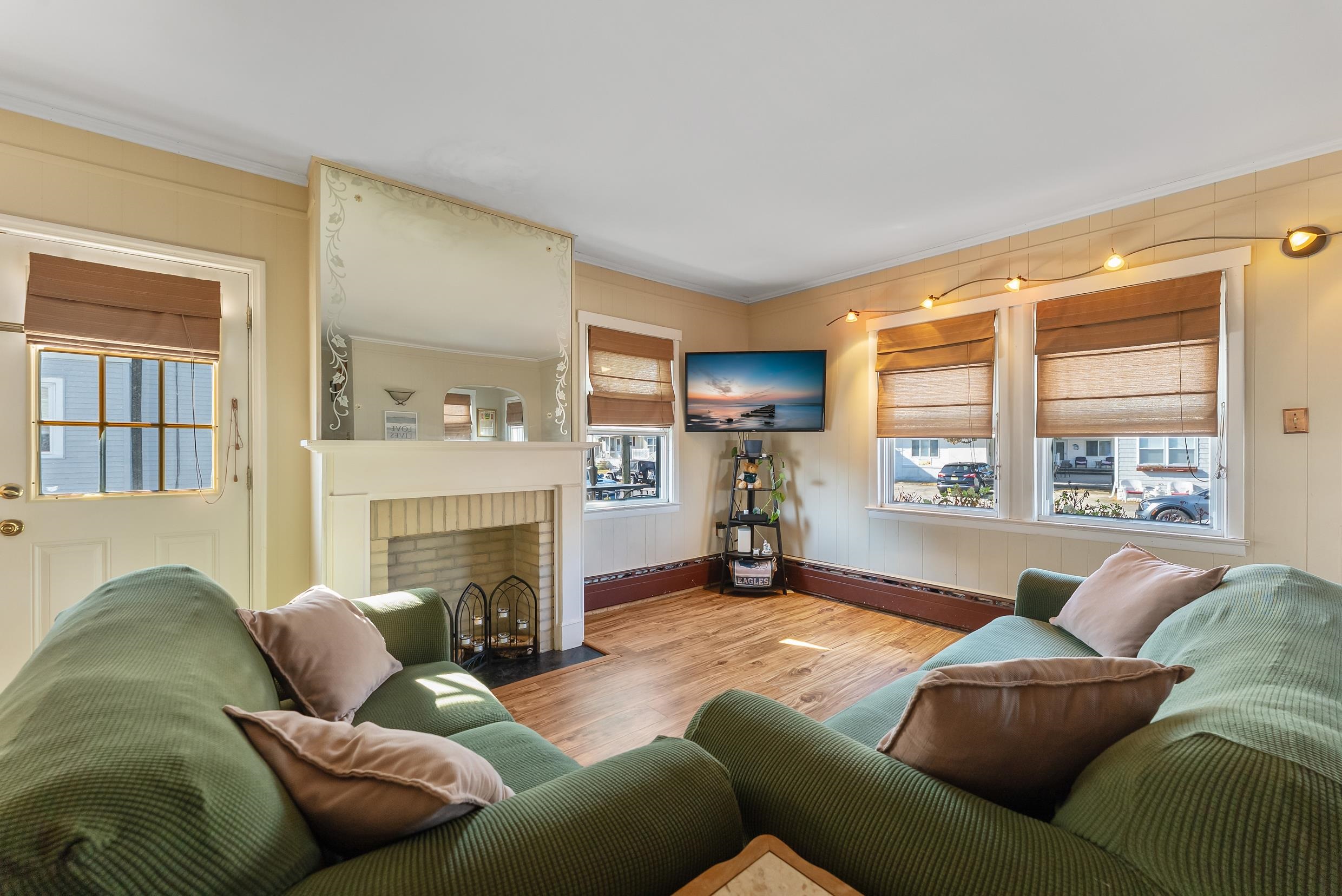 221 W 25th