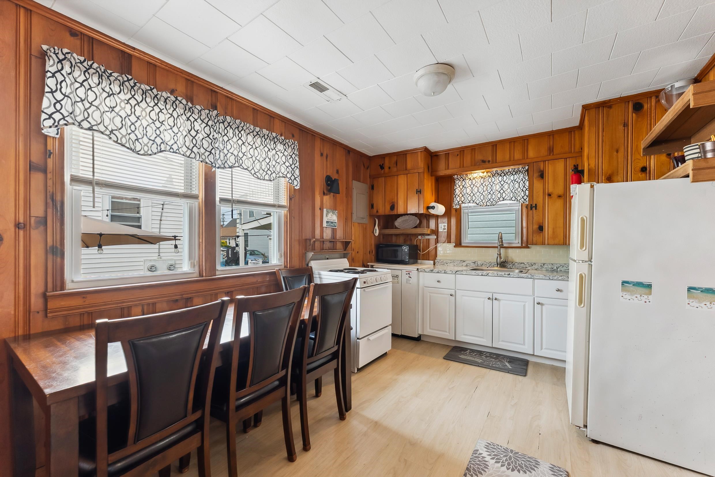 221 W 25th