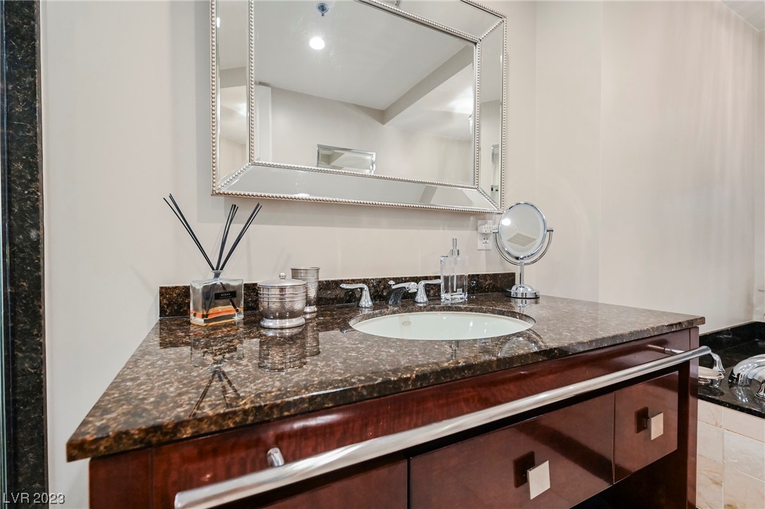 2700 Las Vegas Boulevard 1803