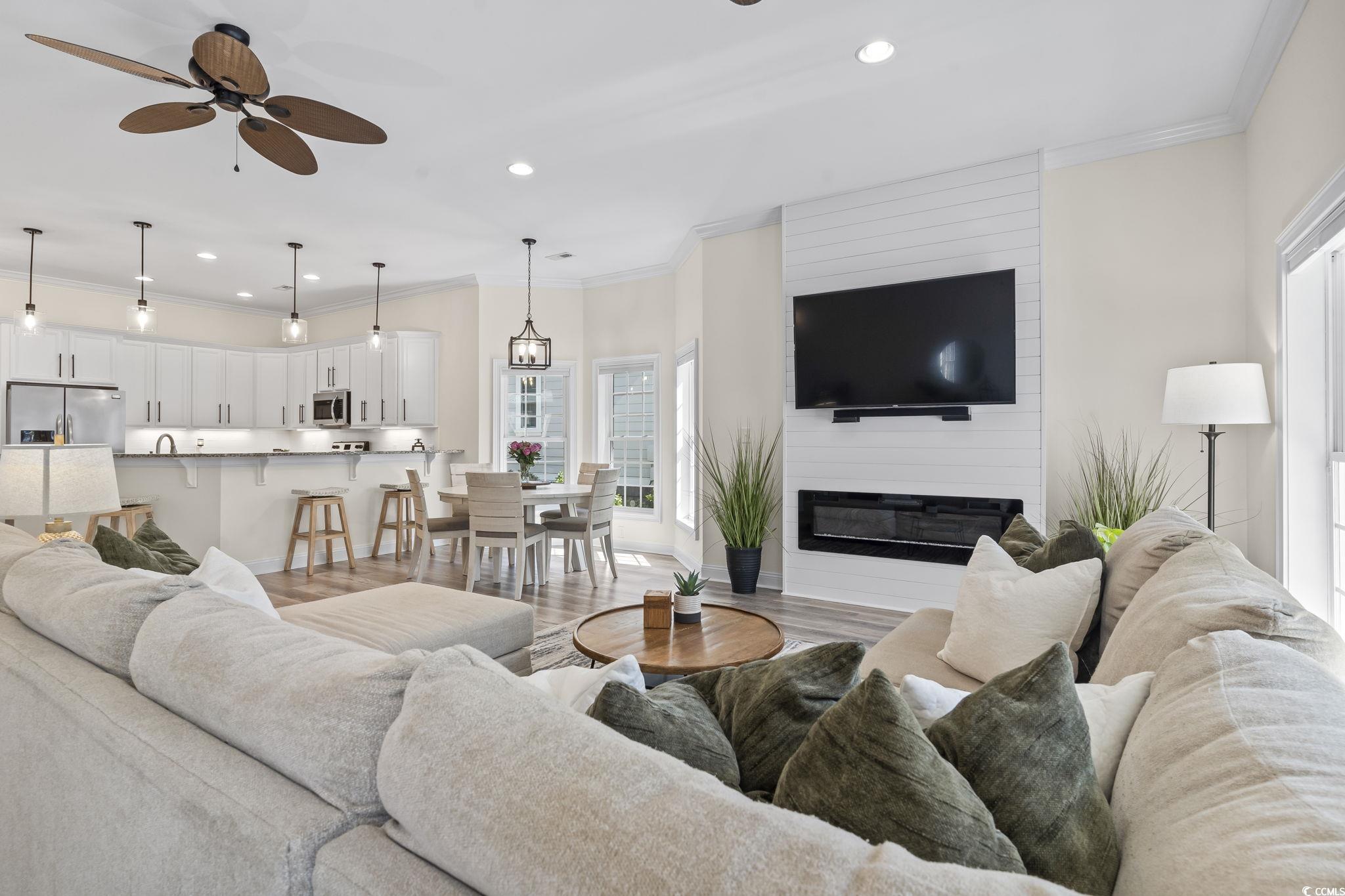 439 W Palms Dr.