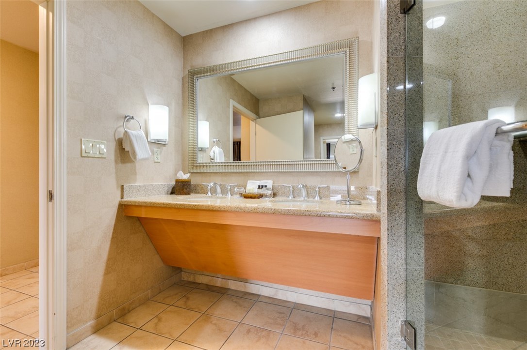 211 East FLAMINGO Road 1405