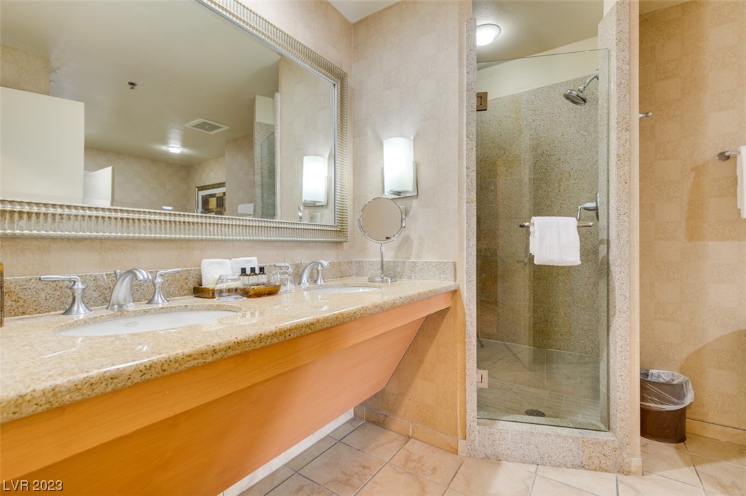 211 East FLAMINGO Road 1405