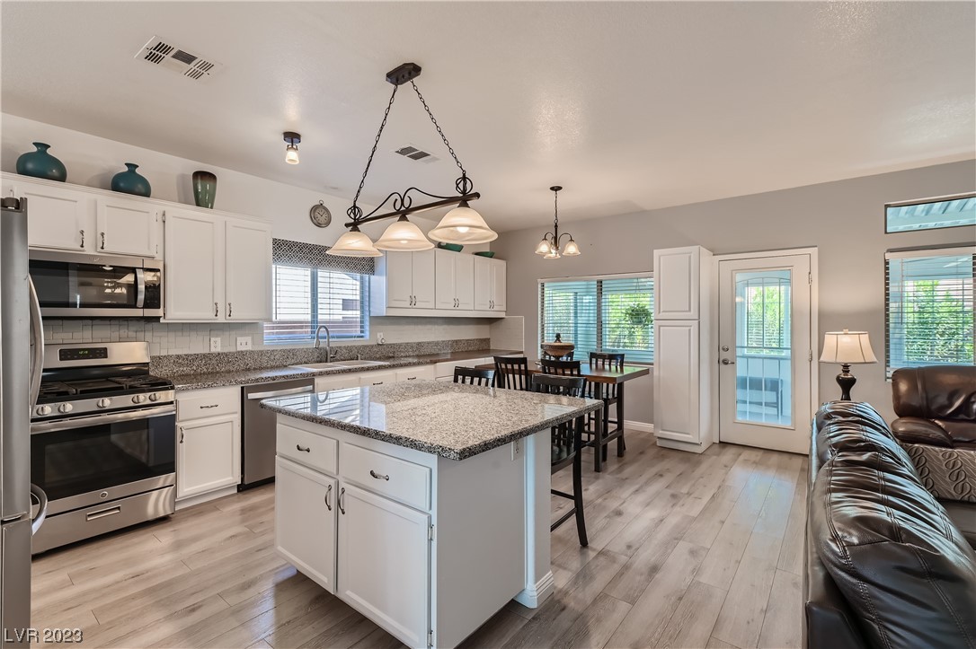 32 Amber Rock Street