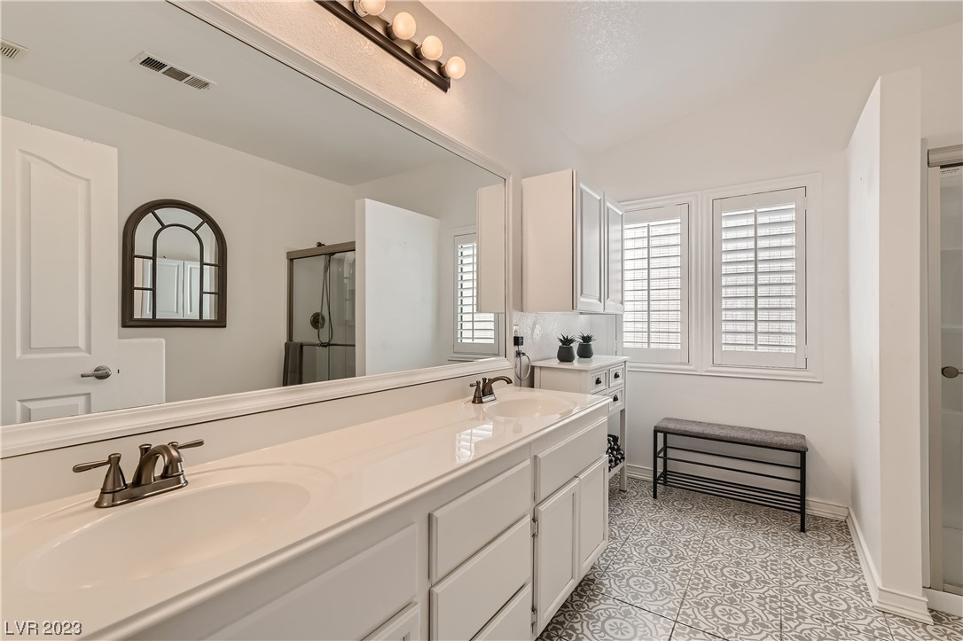 32 Amber Rock Street