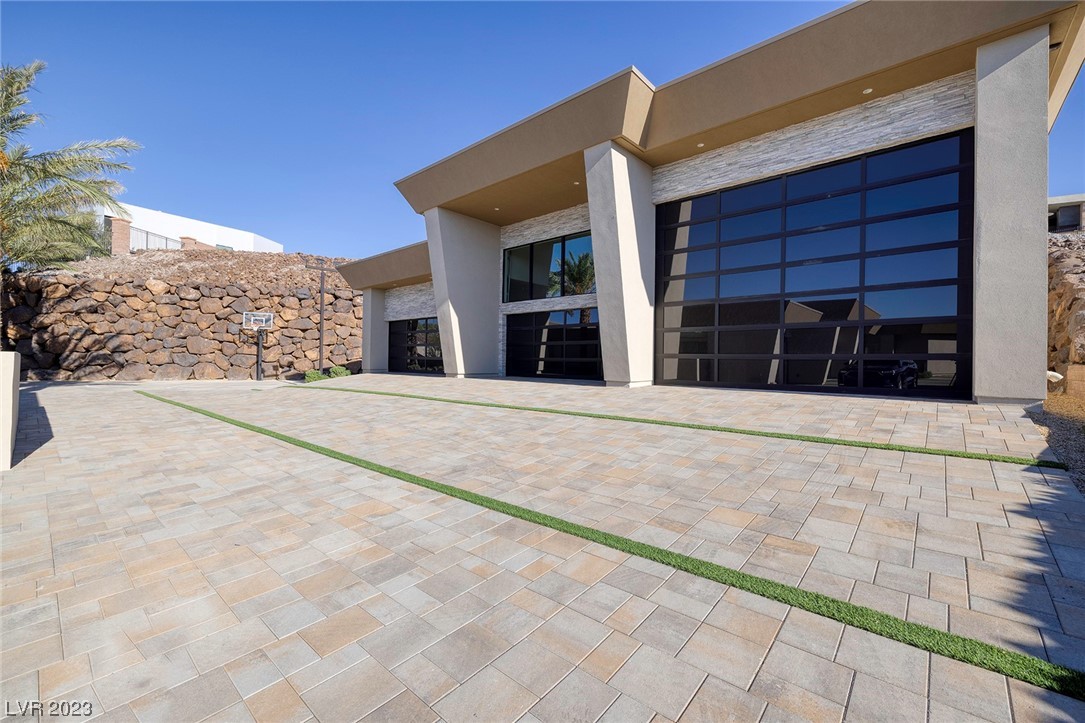 674 Dragon Point Drive