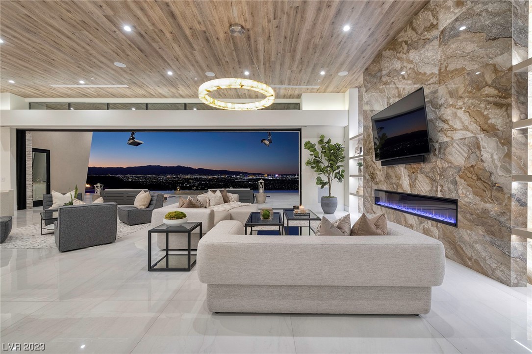 674 Dragon Point Drive