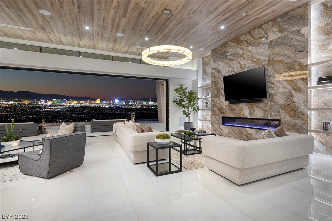 674 Dragon Point Drive