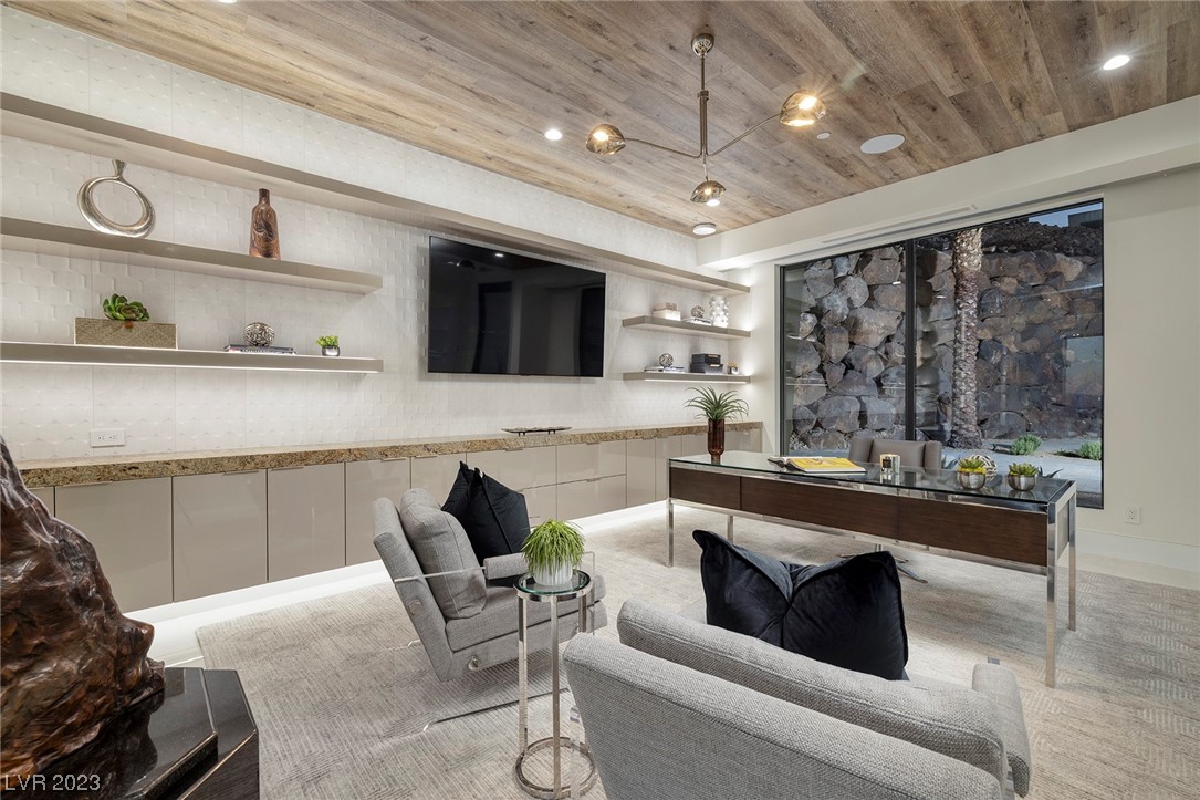 674 Dragon Point Drive