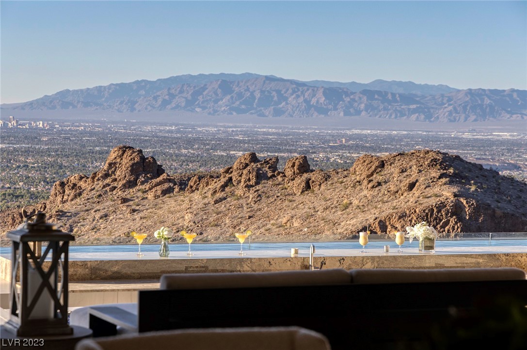 674 Dragon Point Drive