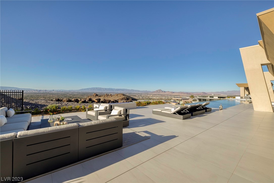 674 Dragon Point Drive