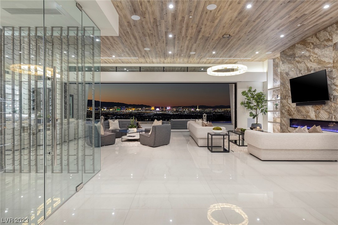 674 Dragon Point Drive