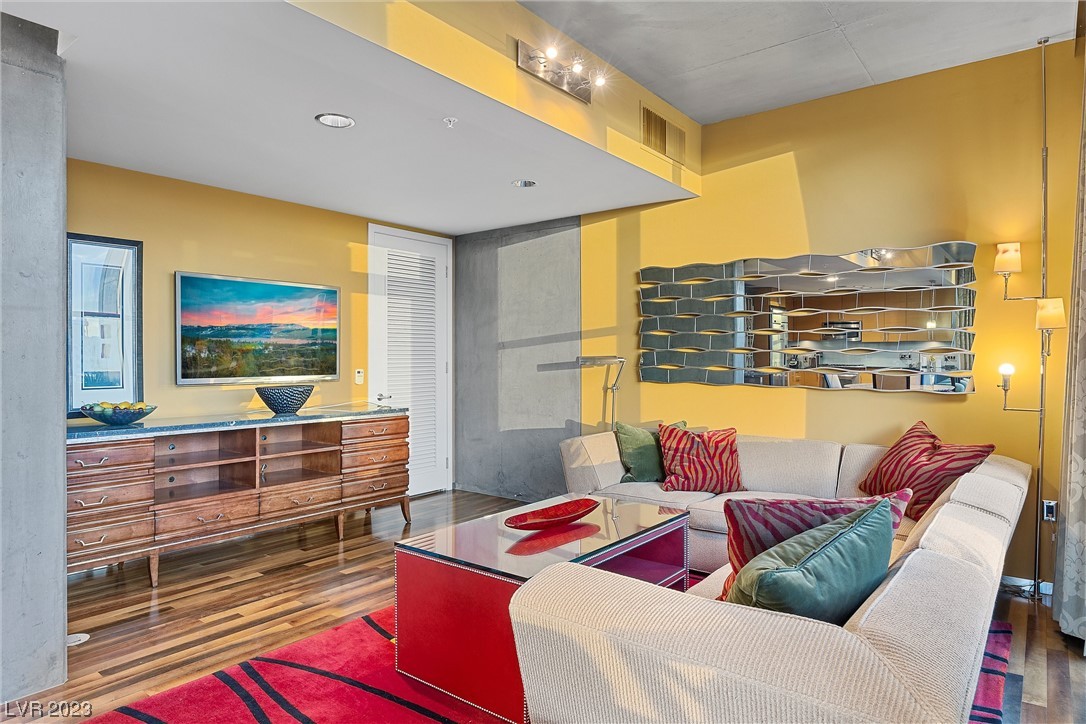 353 East Bonneville Avenue 1402