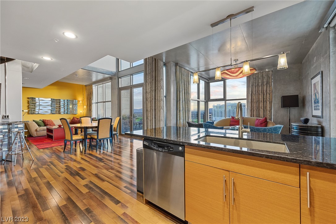 353 East Bonneville Avenue 1402