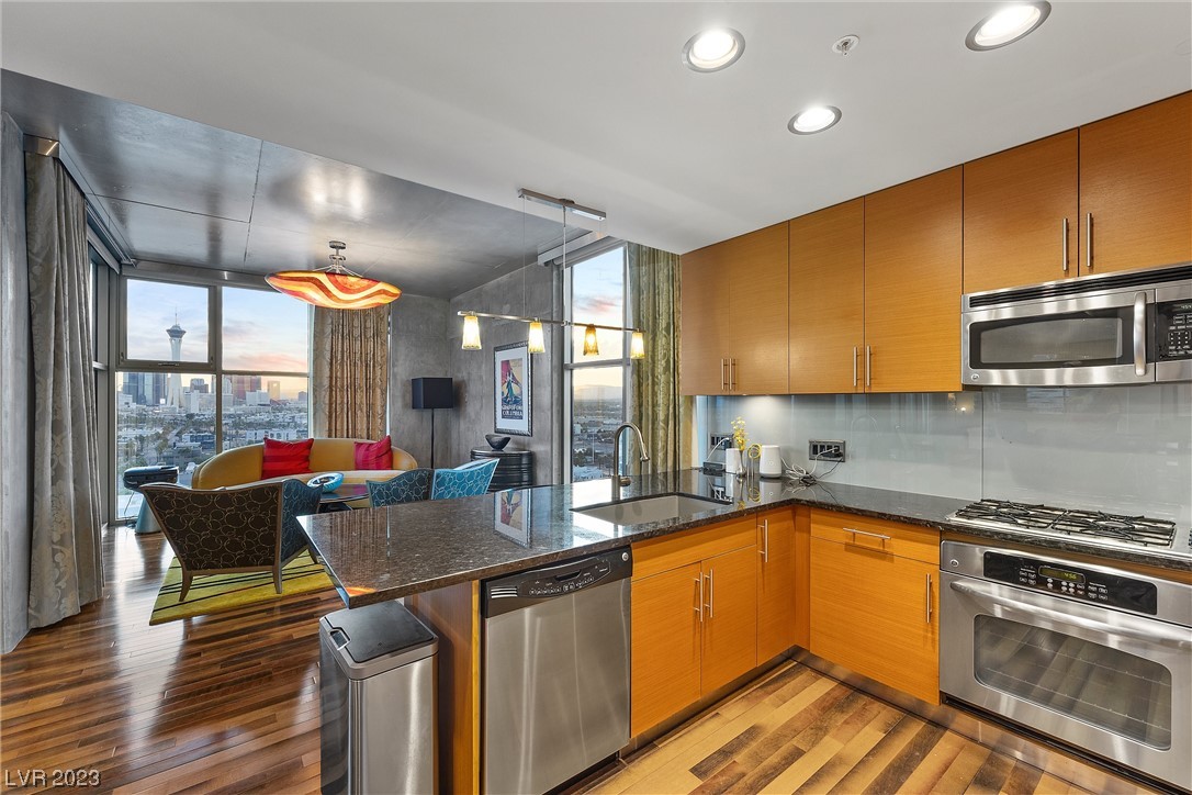 353 East Bonneville Avenue 1402