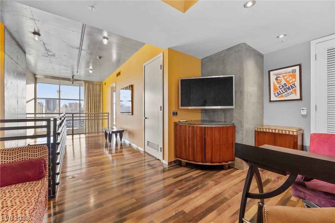 353 East Bonneville Avenue 1402