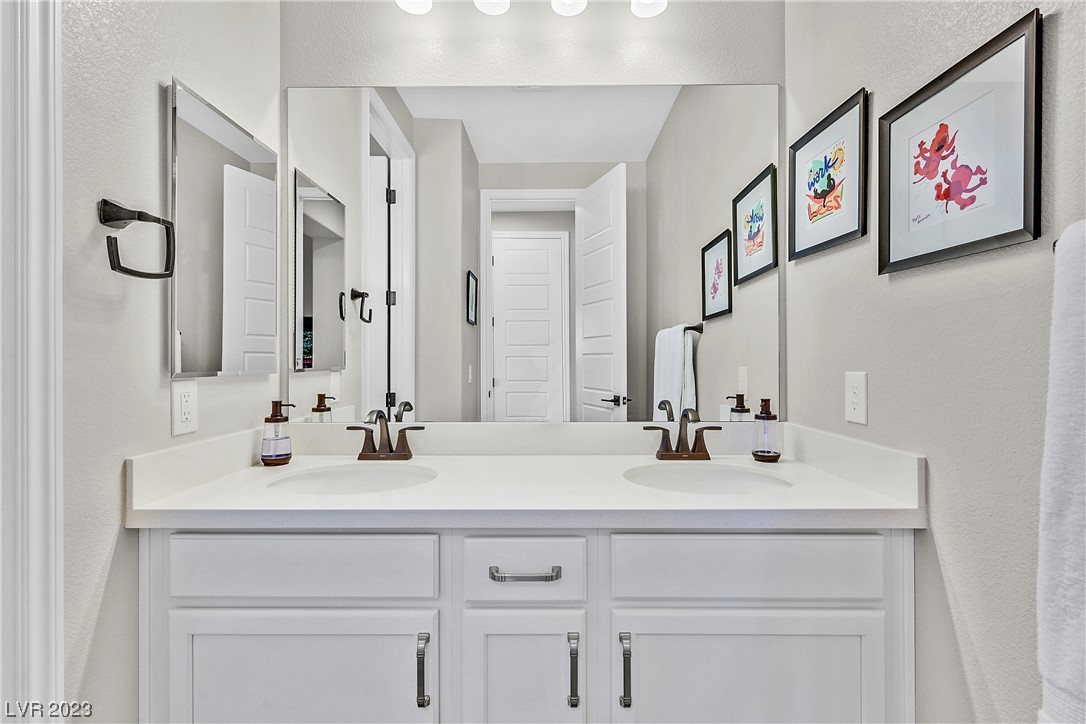 11846 Albissola Avenue