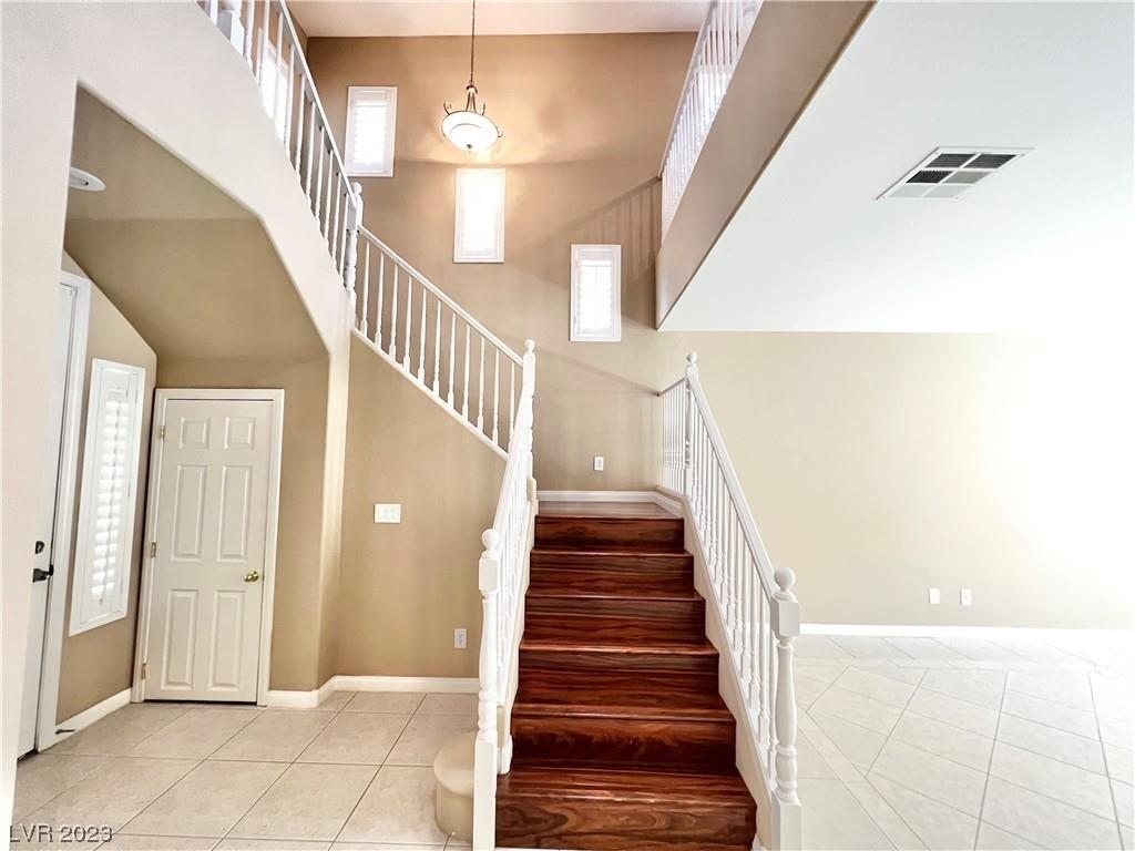 6043 Journeys End Street