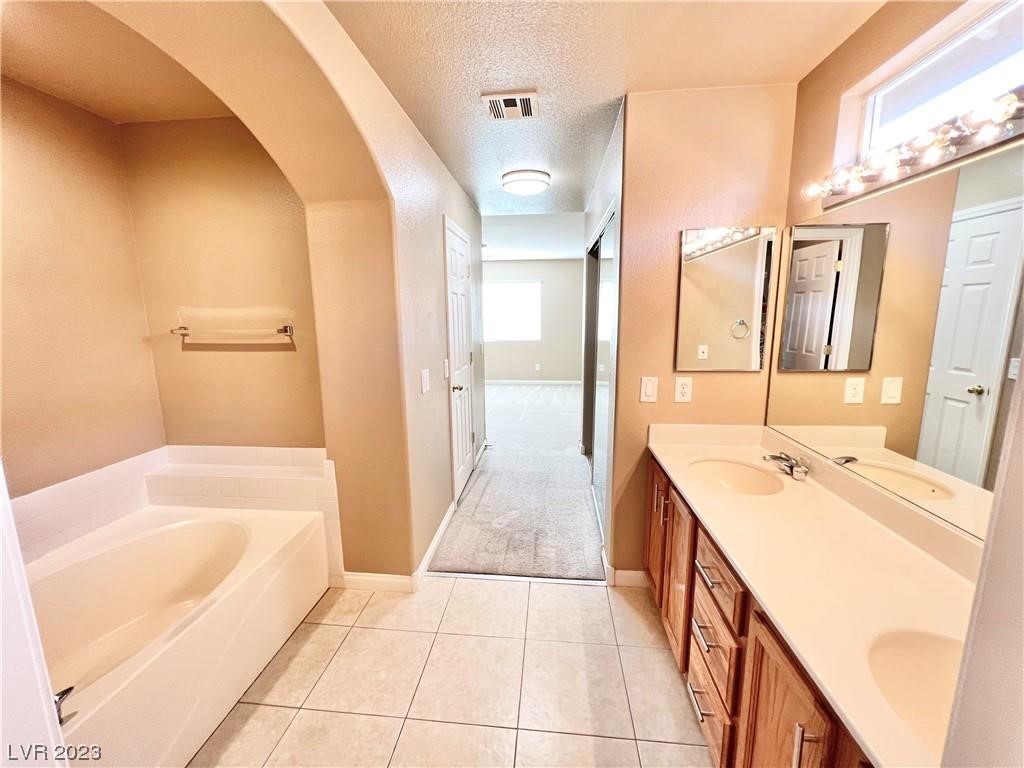 6043 Journeys End Street