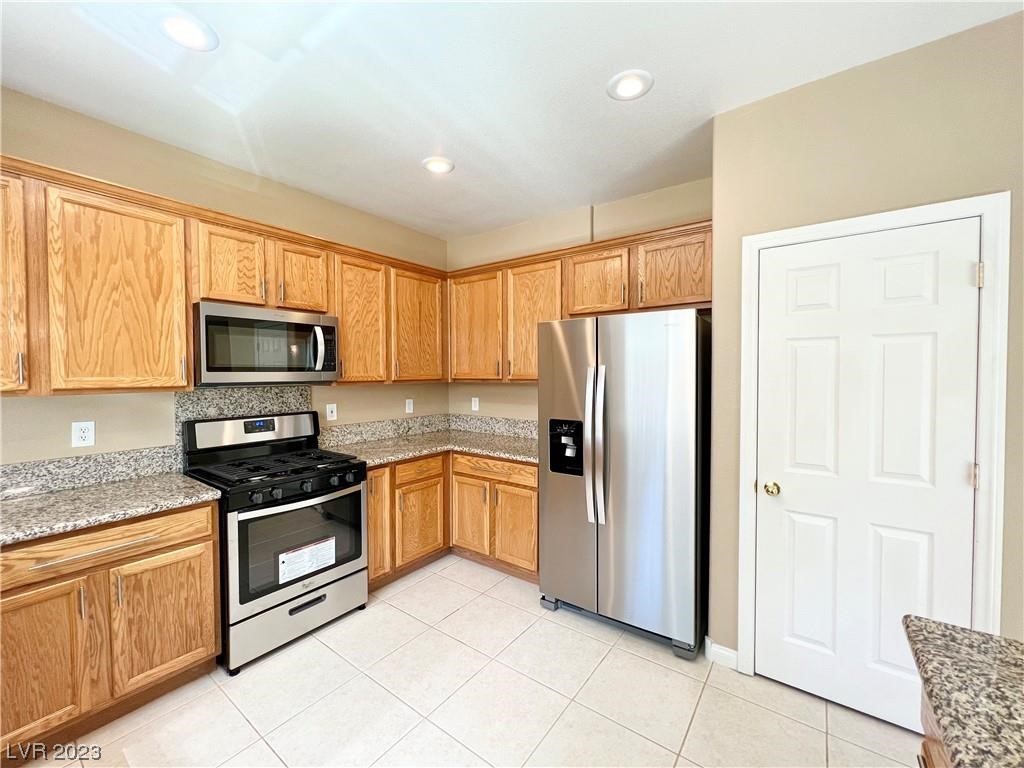 6043 Journeys End Street