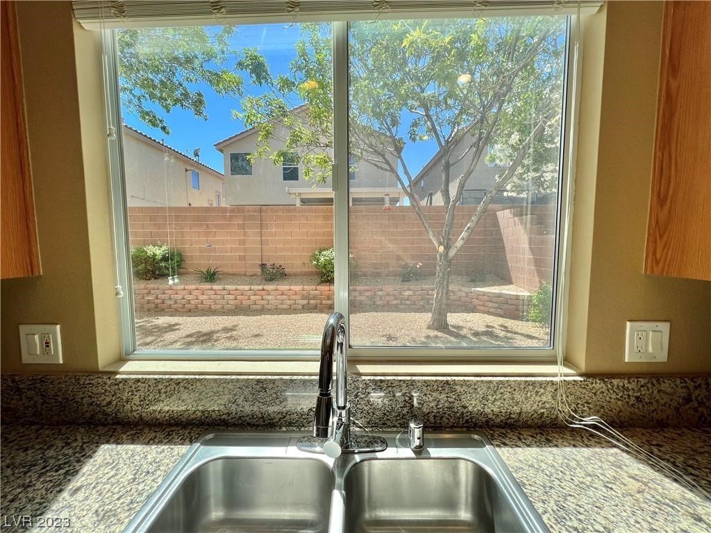 6043 Journeys End Street