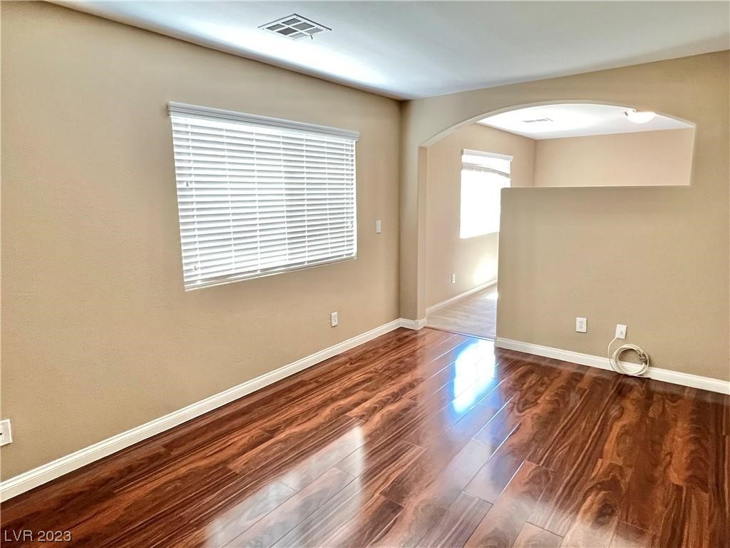 6043 Journeys End Street