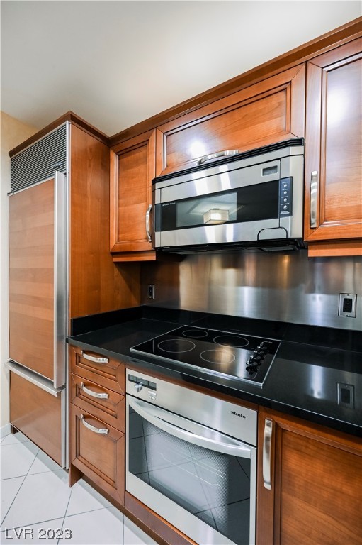 135 HARMON Avenue 901