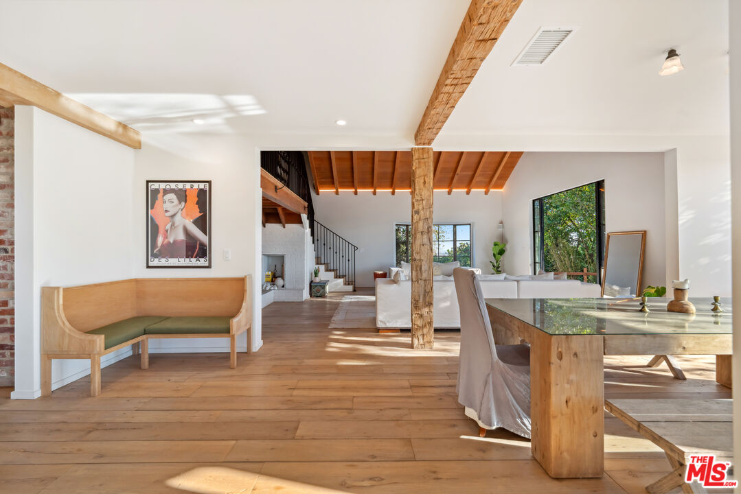 3351 Deronda Dr