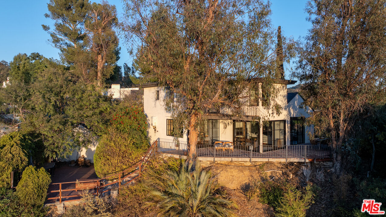 3351 Deronda Dr