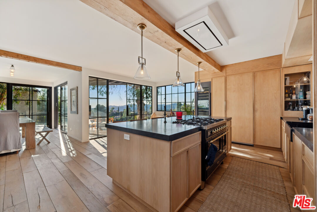 3351 Deronda Dr