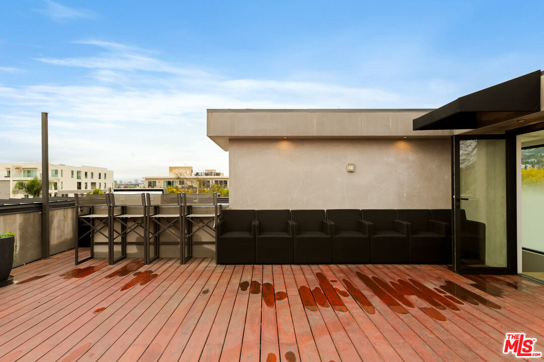 738 N Harper Ave