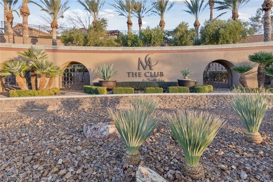 2504 Chateau Napoleon Drive