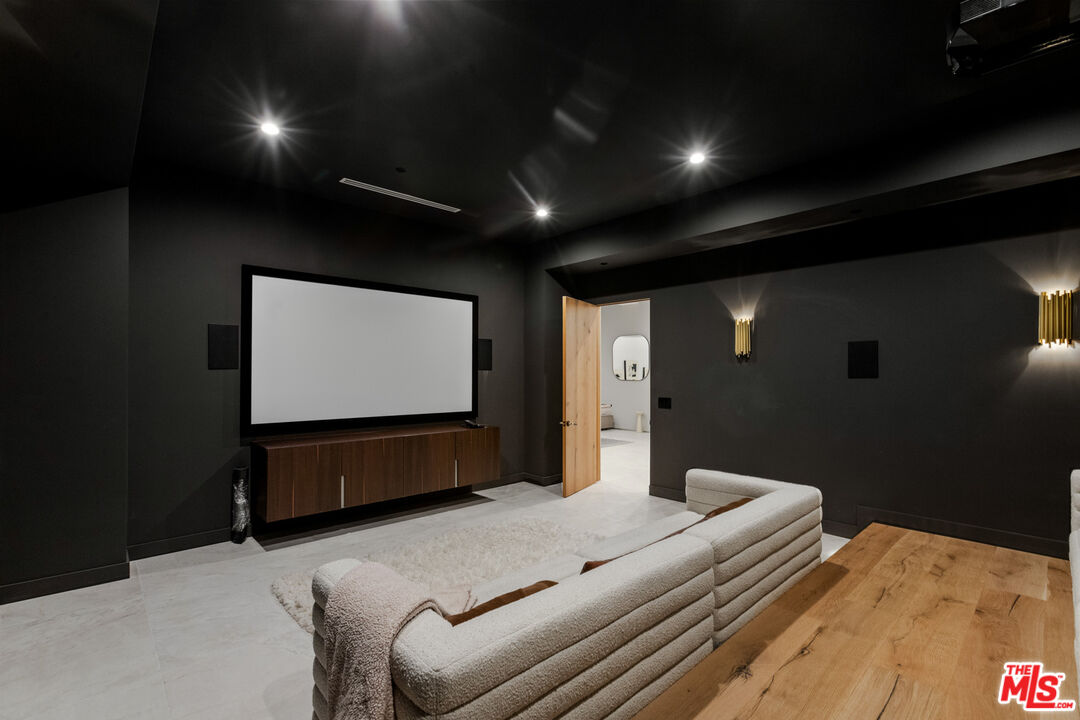 356 N La Jolla Ave