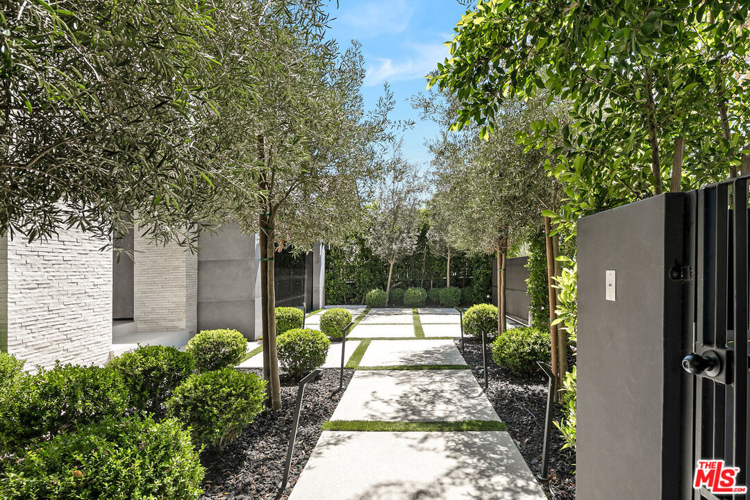 356 N La Jolla Ave