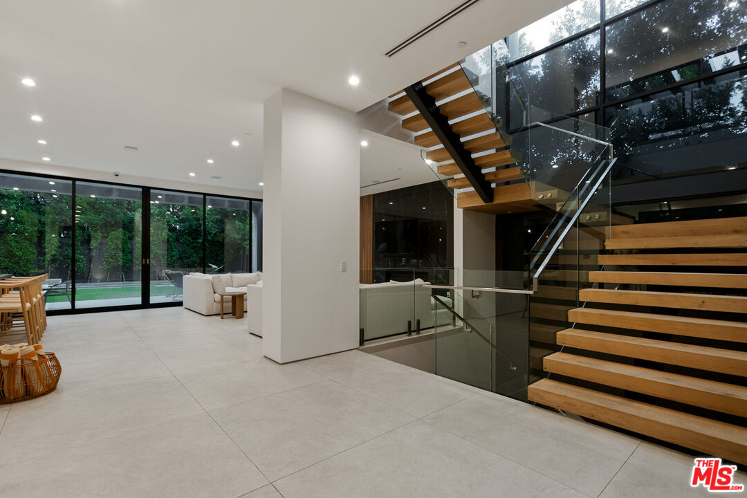 356 N La Jolla Ave